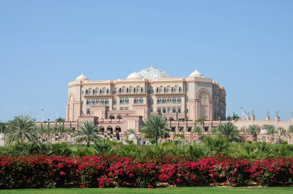 Дворец Эмиратов в Абу-Даби, Объединенные Арабские Эмираты — стоковое фото