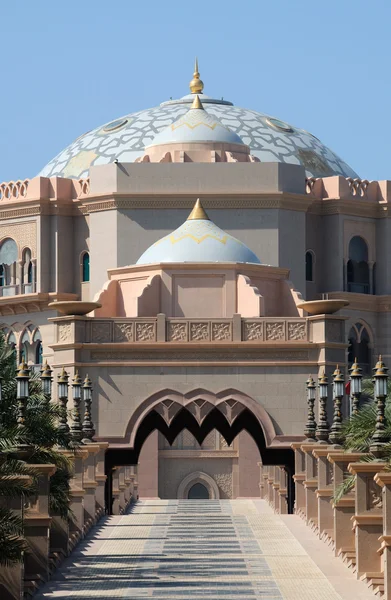 The Emirates Palace in Abu Dhabi — Stock Photo, Image