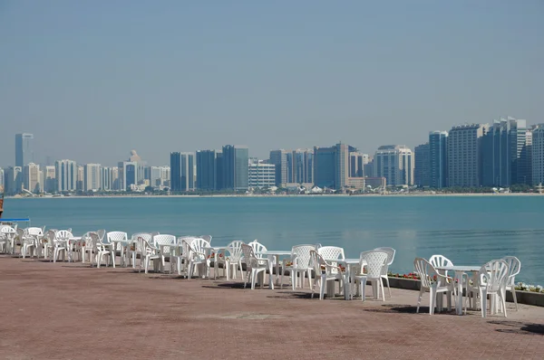 Chairs at the Promenade in Abu Dhabi — Stock Photo, Image