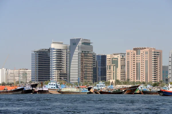 传统阿拉伯三角帆船在阿拉伯联合酋长国迪拜 — 图库照片