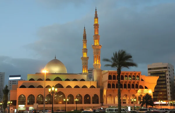 Mosque in Sharjah at dusk — Stock Photo, Image