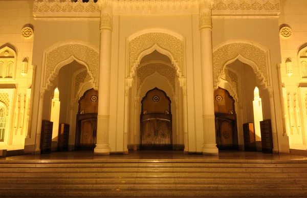 Mesquita em Sharjah iluminado à noite — Fotografia de Stock
