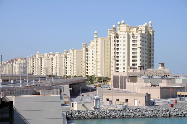 建筑物在迪拜朱美拉棕榈岛 — 图库照片