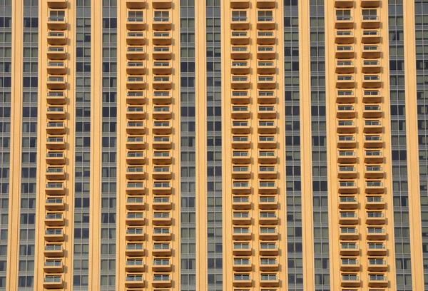 Fachada de um moderno edifício de apartamentos residenciais — Fotografia de Stock