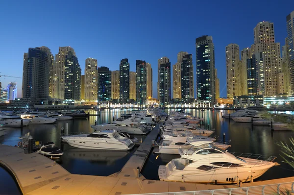 Marina do Dubai à noite. Dubai — Fotografia de Stock