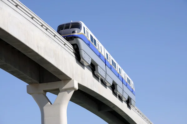 Moderne monorail in dubai — Stockfoto