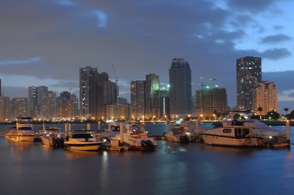 Yacht a Sharjah Creek al tramonto — Foto Stock