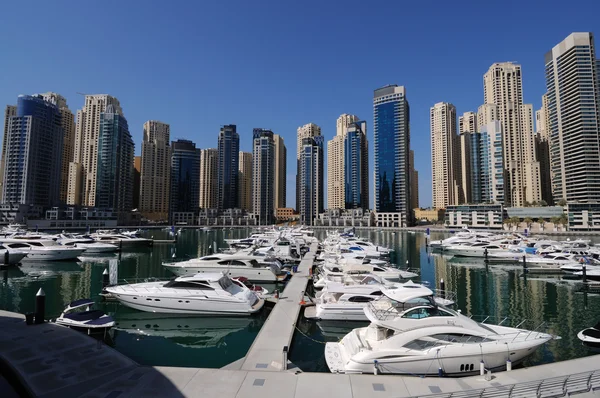 Iates em Dubai marina — Fotografia de Stock