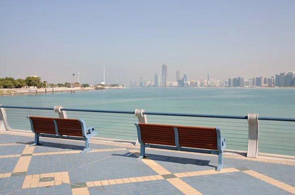 Promenade in Abu Dhabi — Stock Photo, Image