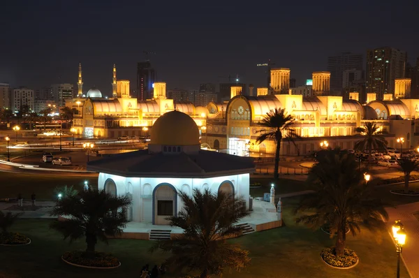 Zentraler Souq und Sharjah-Stadt in der Abenddämmerung — Stockfoto
