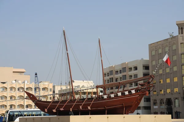 传统木制阿拉伯文船在迪拜博物馆 — 图库照片