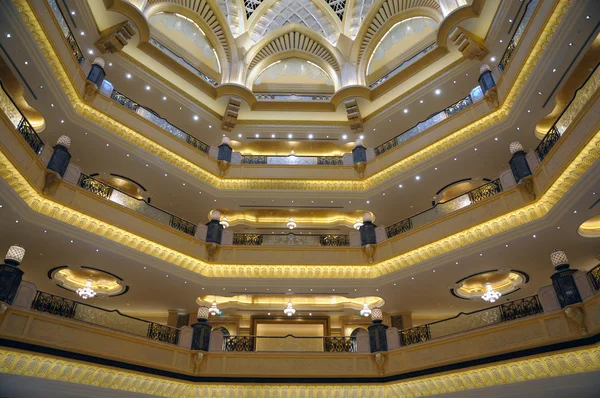 Innenraum des Palastes der Emirate, abu dhabi — Stockfoto