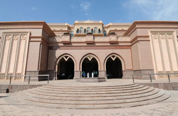 Het emirates palace in abu dhabi — Stockfoto