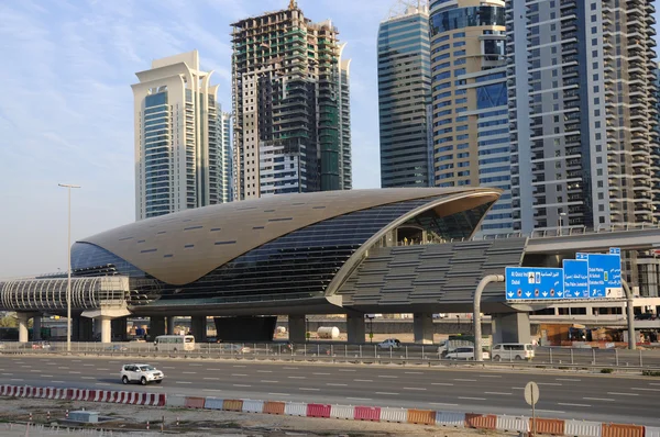 Metro Station in Sheikh Zayed Road, Dubai — Stock Photo, Image