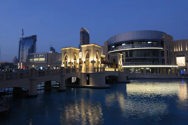 桥到迪拜购物中心 — 图库照片
