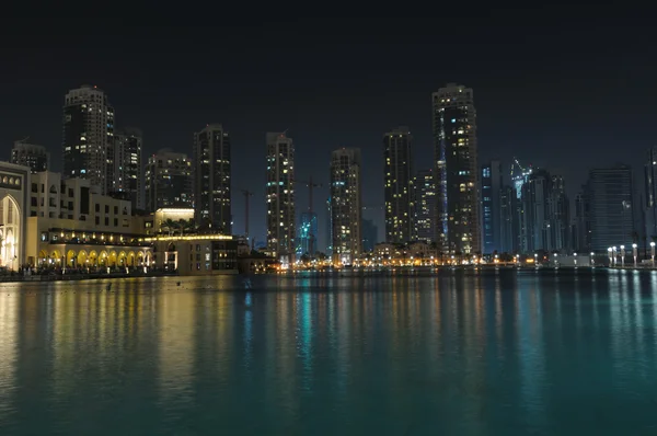 Dubai Cityscape à noite . — Fotografia de Stock
