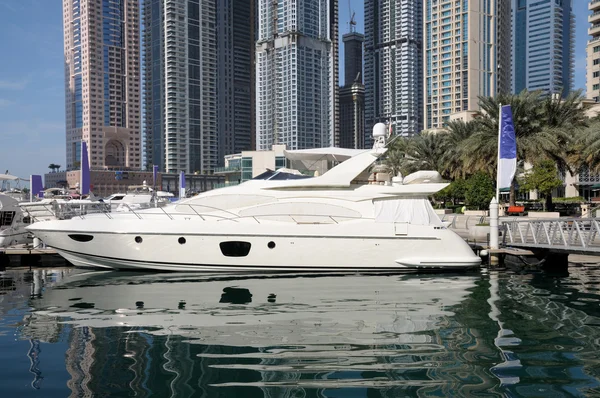 Yacht à moteur de luxe à Dubai — Photo