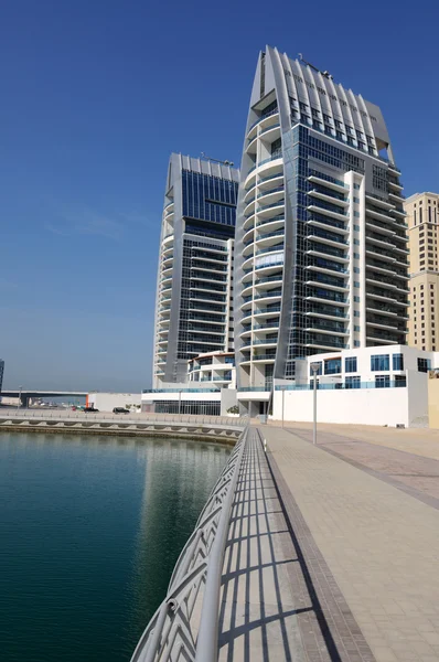 Promenade im Yachthafen von Dubai — Stockfoto