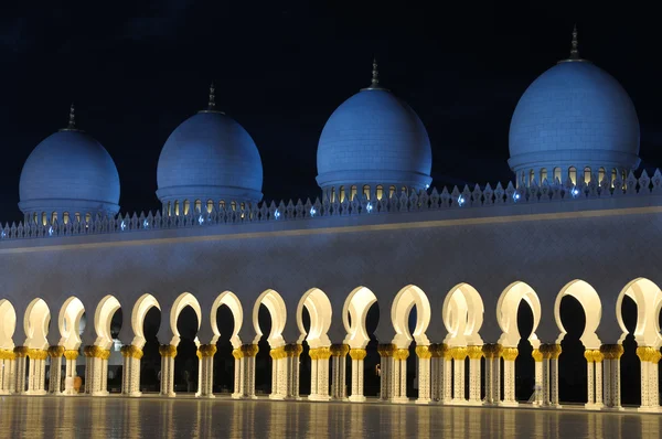 Détail de la mosquée Cheikh Zayed la nuit, Abu Dhabi — Photo