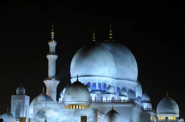 Schejk zayed-moskén på natten, abu dhabi — Stockfoto