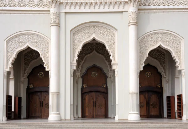 De ingang van de moskee, sharjah stad — Stockfoto