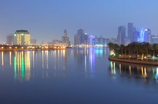 Sharjah city skyline alkonyatkor — Stock Fotó