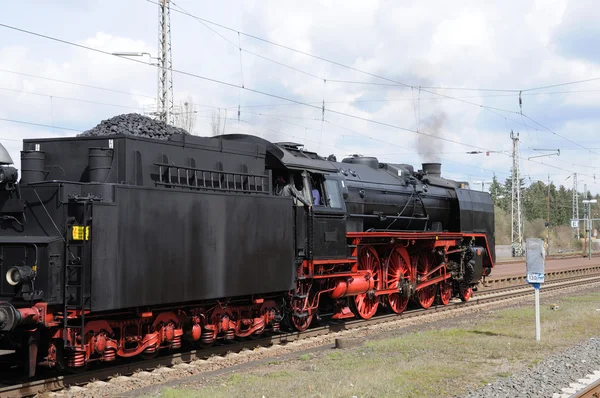 Tren histórico de vapor en la estación — Foto de Stock