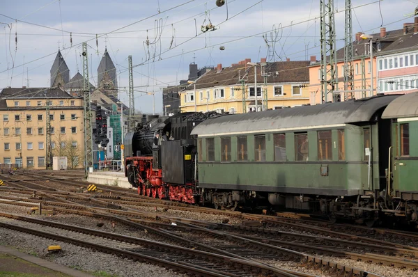 Train à vapeur à la gare principale de Coblence, Allemagne — Photo