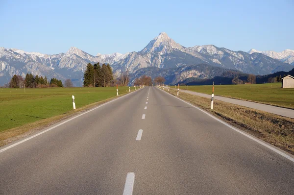 Road leading to the Alps, Germany — Stock Photo, Image