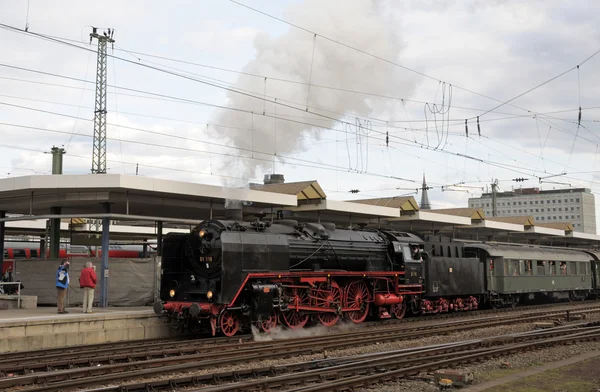 コブレンツ、ドイツの主要駅で古い蒸気の列車します。 — ストック写真