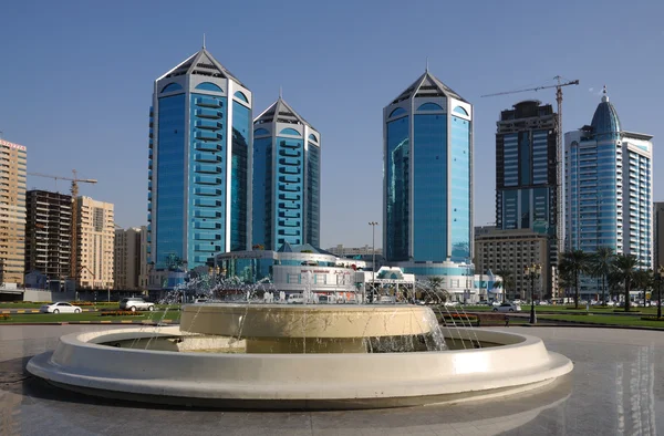 Edificios modernos en la ciudad de Sharjah —  Fotos de Stock