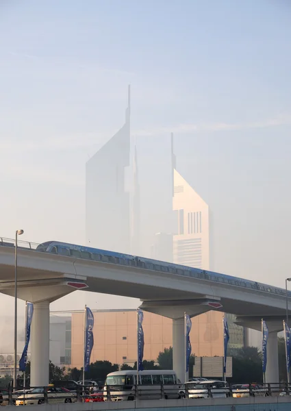 Dubais tunnelbana på sheikh zayed road — Stockfoto