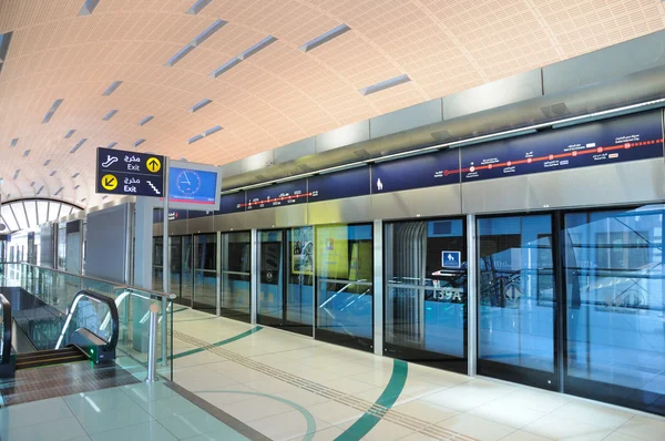 Stacja metra w Dubaju — Zdjęcie stockowe