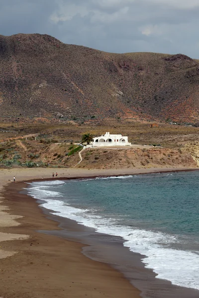 Los escullos pláž poblíž almeria, Španělsko Andalusie — Stock fotografie