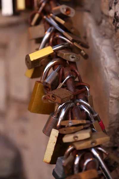베 니 돔, 스페인에에서 사랑의 자물쇠 — 스톡 사진