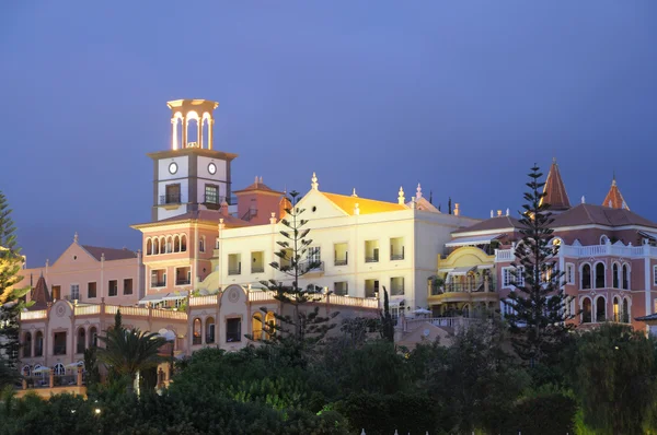 플 라 야 델 두 끼, 카 나리 섬 테네리페, 스페인에서 건물 — 스톡 사진