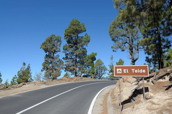 Hegyi úton el teide nemzeti park, Kanári sziget Tenerife, Spanyolország — Stock Fotó