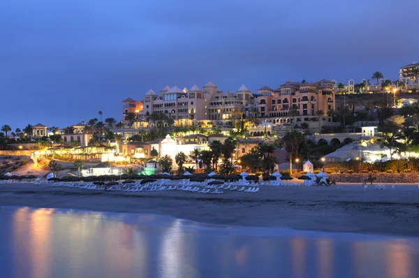 Resort playa del duque, kanariska ön Teneriffa, Spanien — Stockfoto