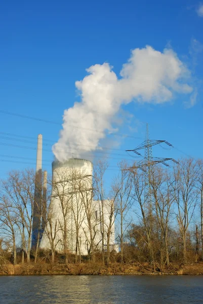 Kyltorn av ett kärnkraftverk — Stockfoto