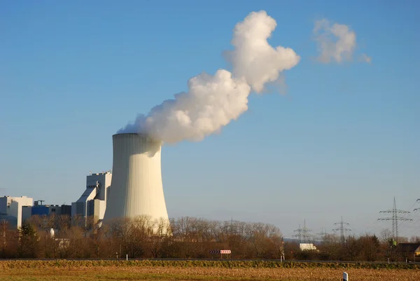 Koeltoren van een kerncentrale — Stockfoto
