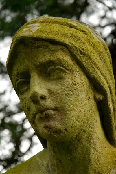 Estatua de una mujer desesperada — Foto de Stock