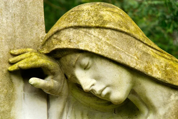 Umutsuz bir kadın heykeli — Stok fotoğraf