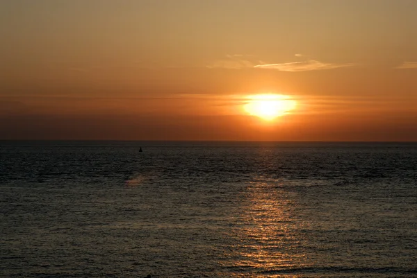 オランダの北の海に沈む夕日 — ストック写真