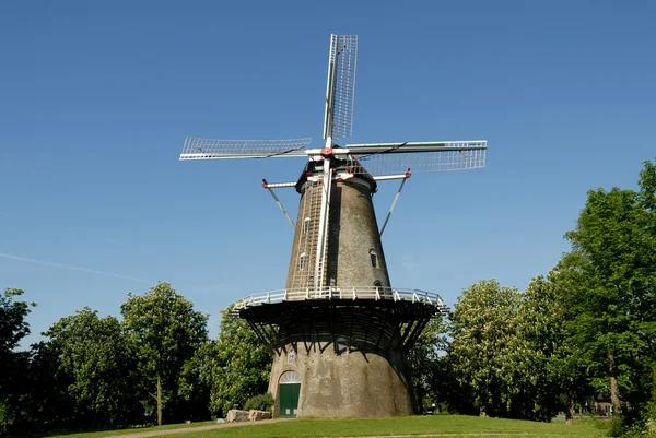 Moinho de vento em Países Baixos — Fotografia de Stock