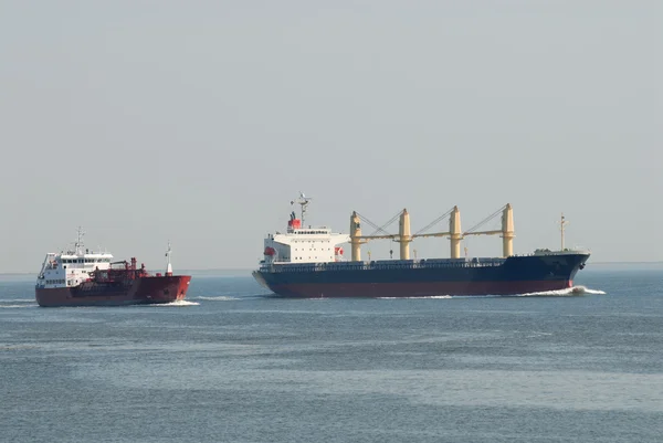 Dvě nákladní lodě — Stock fotografie