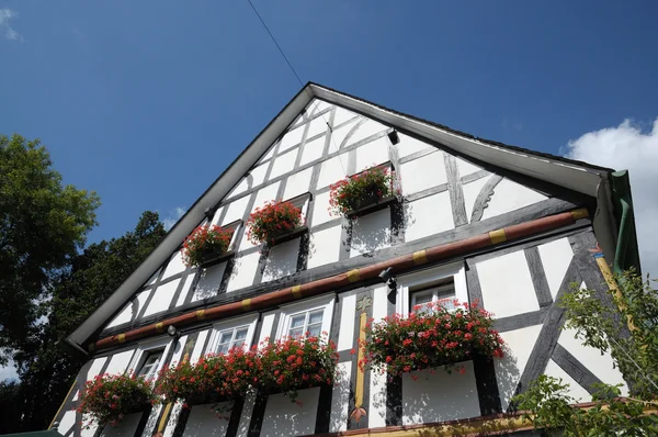 Halvan timrade huset i freudenberg, Tyskland — Stockfoto