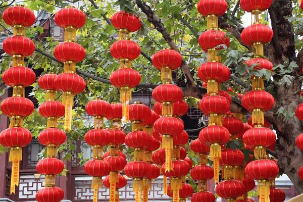 Červené čínské papírové lucerny v shanghai, Čína — Stock fotografie