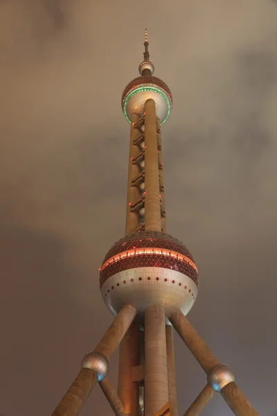 Знаменитая восточная жемчужная башня в Шанхае, Китай — стоковое фото