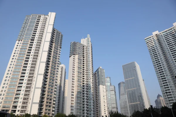 Edificios de gran altura en Pudong New Área en Shanghai, China — Foto de Stock