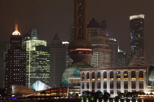 Moderna byggnader i pudong, shanghai Kina — Stockfoto